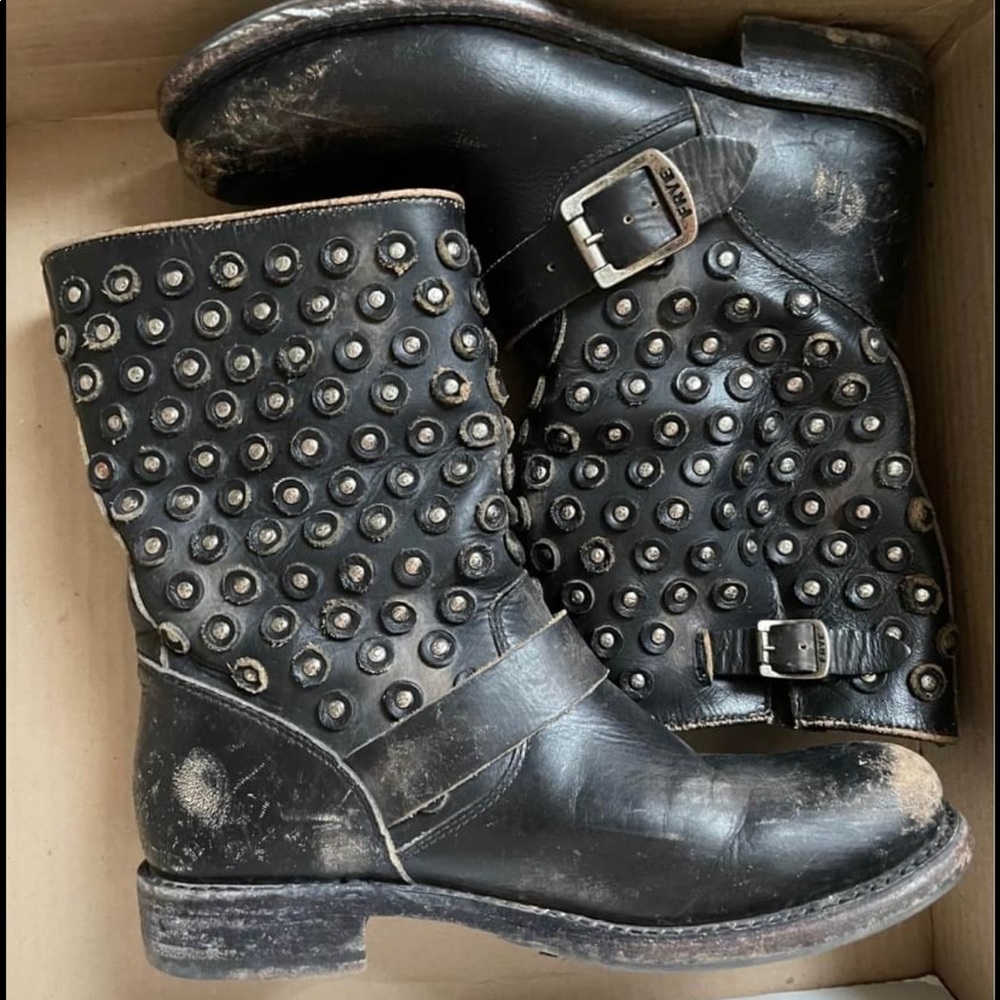 Selling gently used FRYE size 8 Jenna Disc Moto Booties